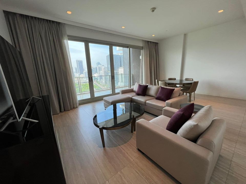 For rent 185 Ratchadamri condominium Fl. 21, 198 sqm