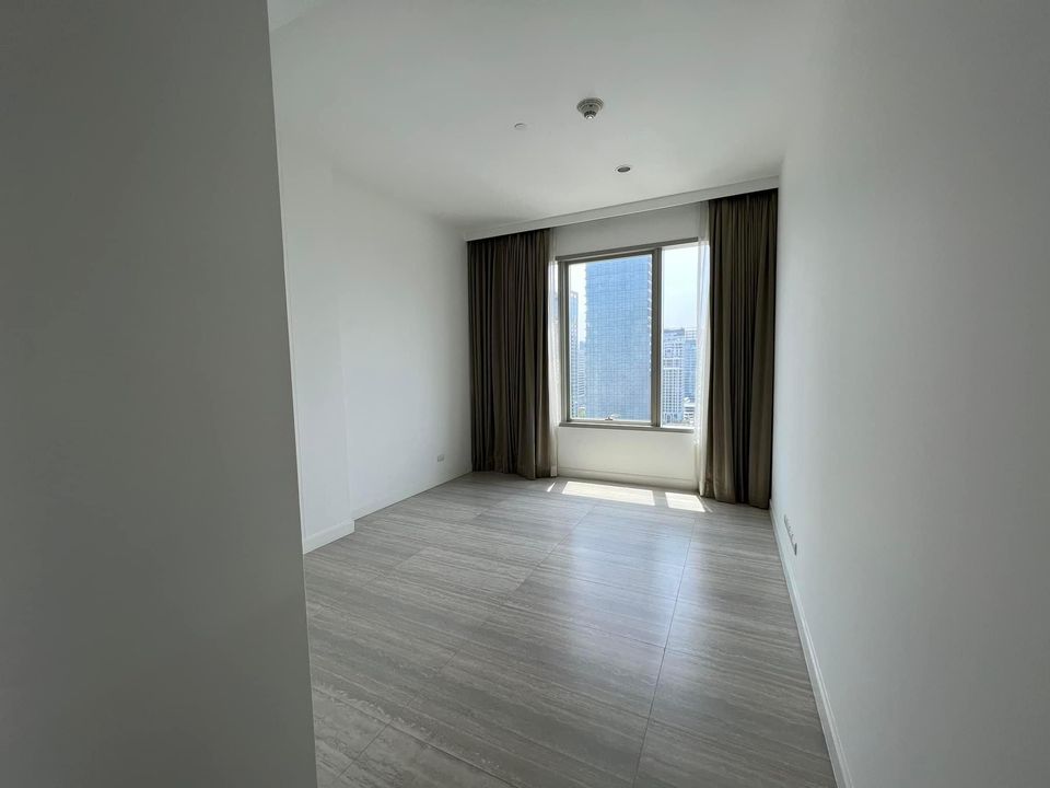 For rent 185 Ratchadamri condominium Fl. 21, 198 sqm