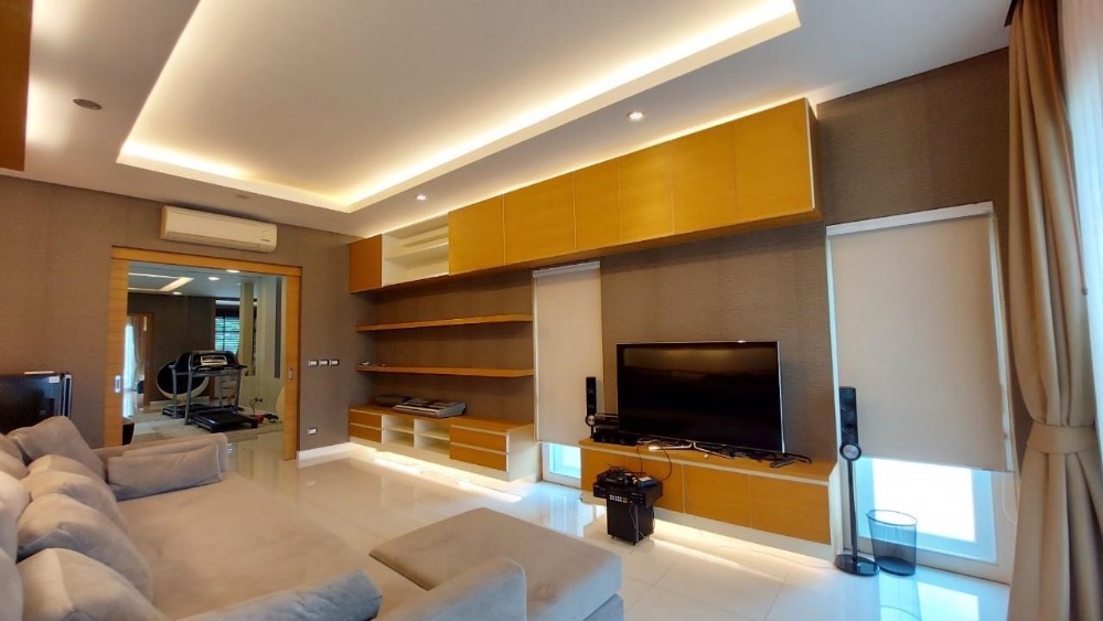 RH817 Rent : Luxury detached house Windmill Bangna กม.10 (สนามกอล์ฟ Summit Windmill Golf Club)