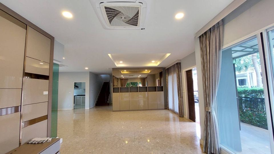 RH802 ให้เช่า Grand Bangkok Boulevard Krungthep Kreetha Road / 4 bed 4 bath /