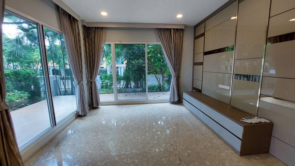 RH802 ให้เช่า Grand Bangkok Boulevard Krungthep Kreetha Road / 4 bed 4 bath /