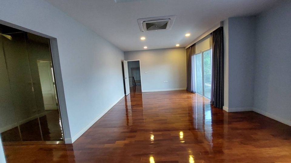 RH802 ให้เช่า Grand Bangkok Boulevard Krungthep Kreetha Road / 4 bed 4 bath /