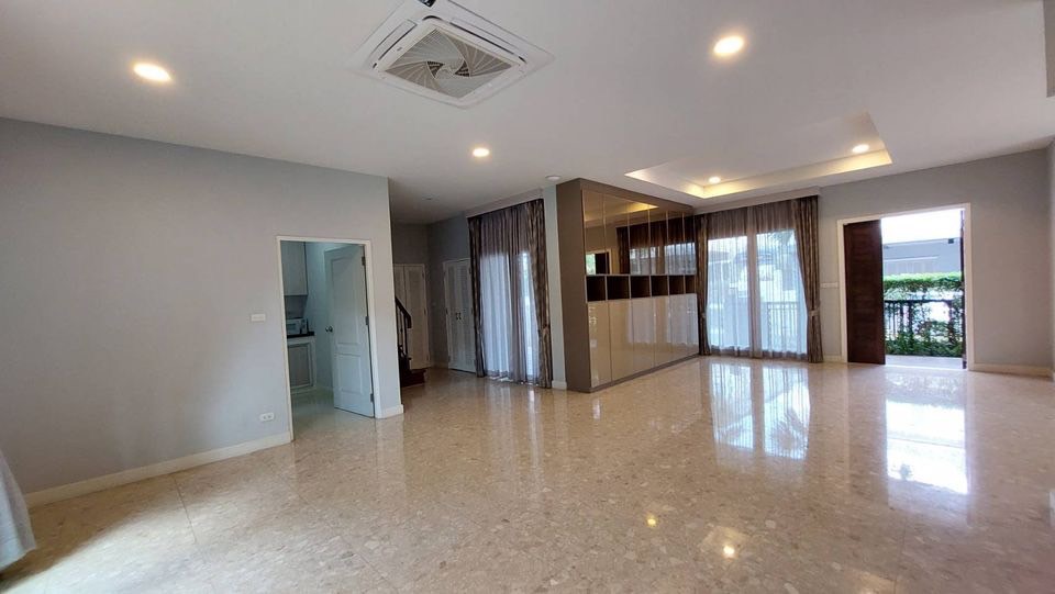 RH802 ให้เช่า Grand Bangkok Boulevard Krungthep Kreetha Road / 4 bed 4 bath /