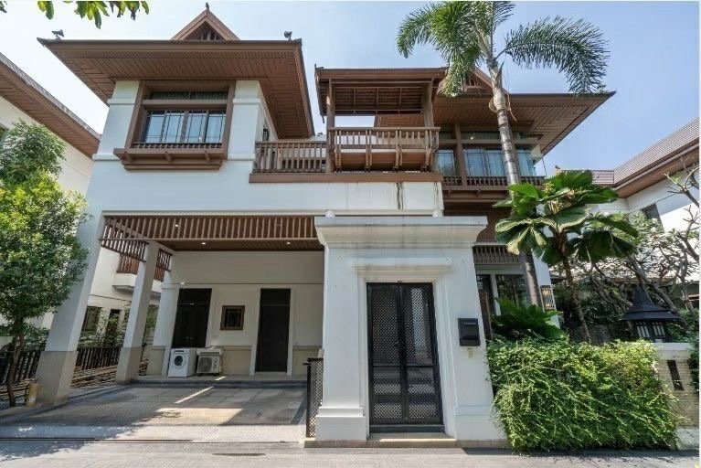 RH808 RENT : detached house with Pool Villa Sathon Massive 4 bedroom