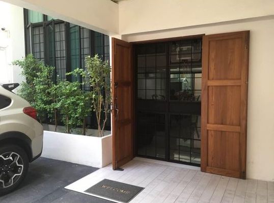 RH920 Townhouse for rent private on Sathorn road nearby many embassies and all needful facilities.