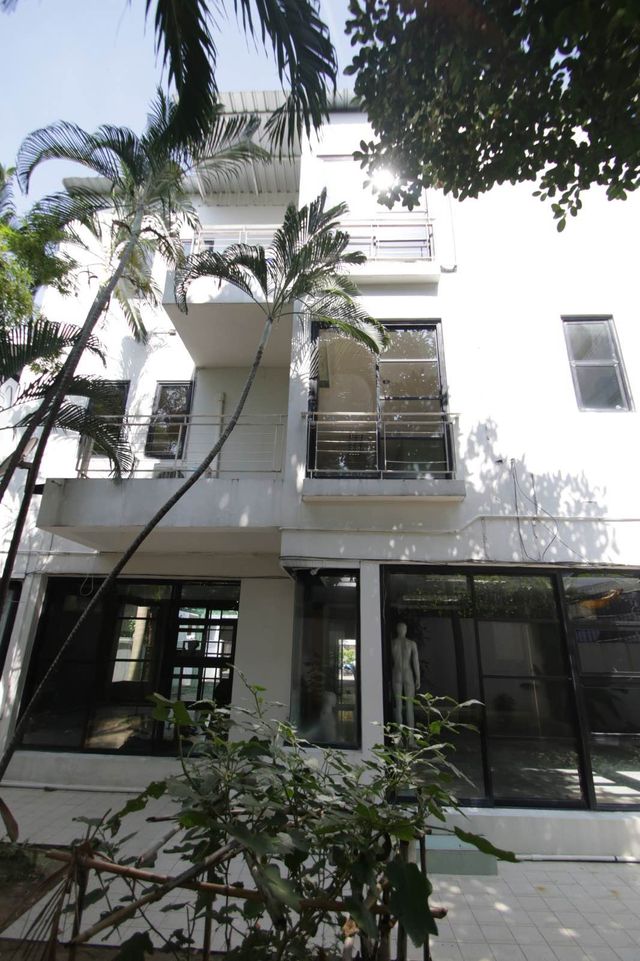 RH1003 House For Rent Ekkamai 22 or Pridi 43  บ้านให้เช่า หลังใหญ่ เอกมัย22 พร้อมเช่า