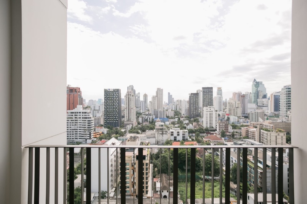 RC1001 For rent & sale MUNIQ Sukhumvit 23  Fully- Furnished (2bedroom3bathroom)