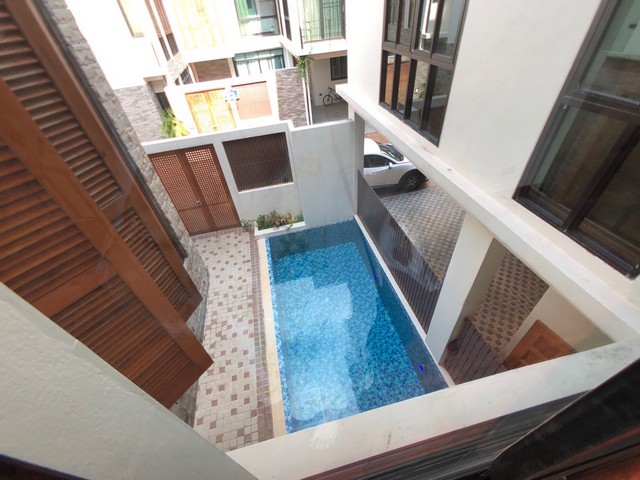 RH1024House for Rent : House in Sukhumvit 24 4 Bedrooms 4 Bathrooms