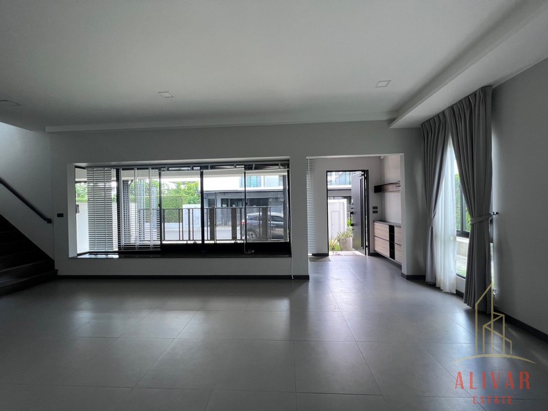 RH014223 2 storey detached house for rent VIVE Bangna-Km.7 Luxury Gallery House