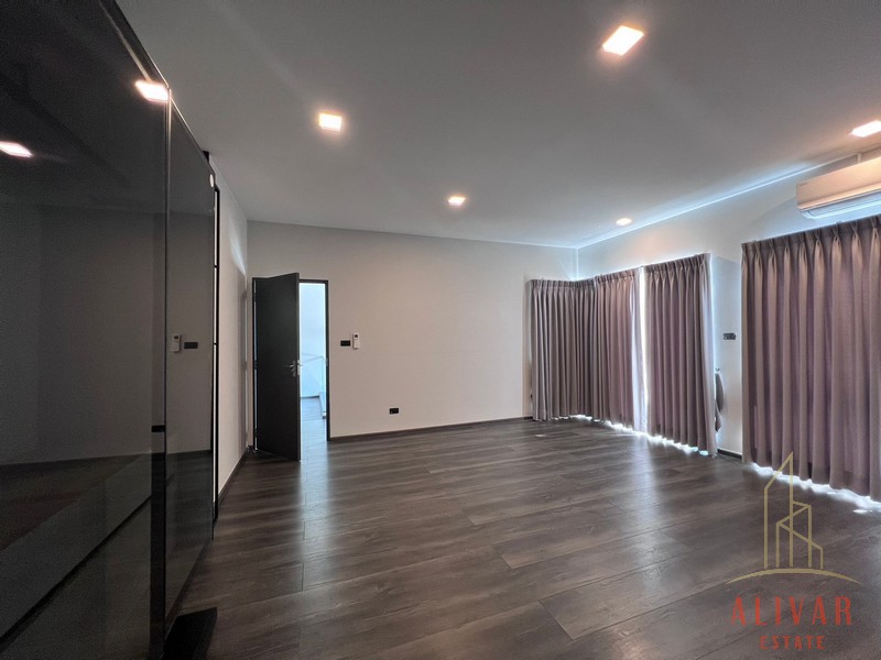 RH014223 2 storey detached house for rent VIVE Bangna-Km.7 Luxury Gallery House