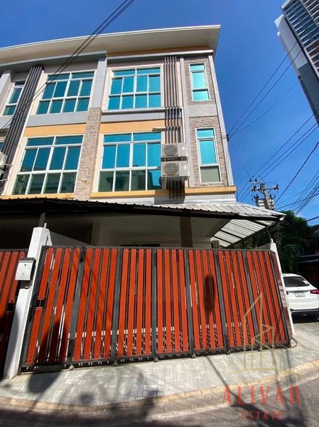 RH014523 ให้เช่า ทาวน์โฮม 3ชั้น ใจกลางเมือง Modern Life Townhome @ ห้วยขวาง ใกล้ MRT ห้วยขวาง