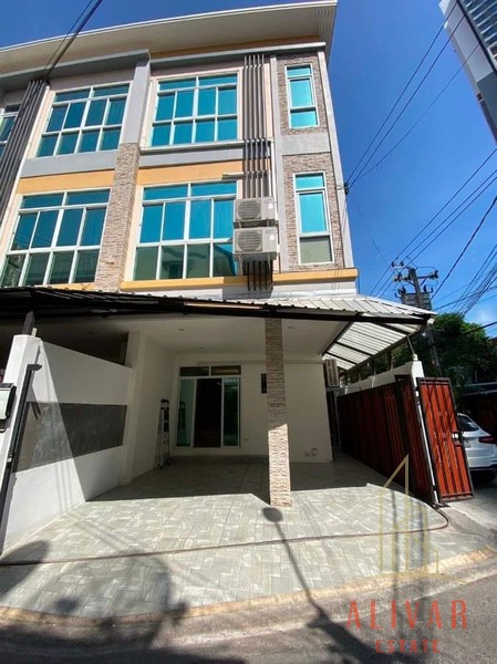 RH014523 ให้เช่า ทาวน์โฮม 3ชั้น ใจกลางเมือง Modern Life Townhome @ ห้วยขวาง ใกล้ MRT ห้วยขวาง