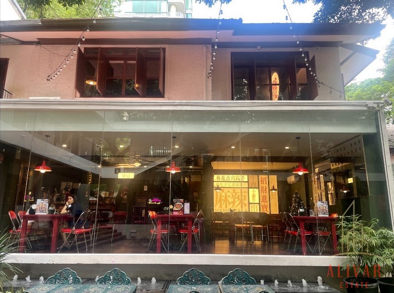 RB014023 Restaurant for rent in Yoloforest Community, Soi Somkid behind Central Chidlom