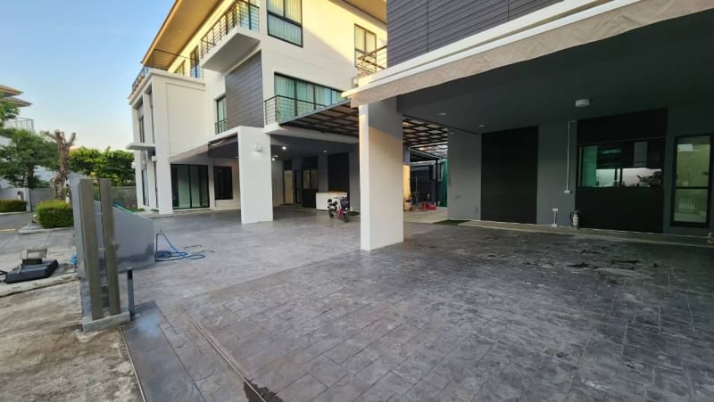 RH022923 Luxury single house for rent, modern 3 floors, Lumpini Suanluang Rama 9.