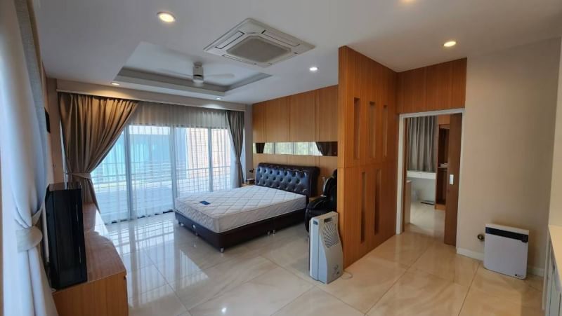 RH022923 Luxury single house for rent, modern 3 floors, Lumpini Suanluang Rama 9.