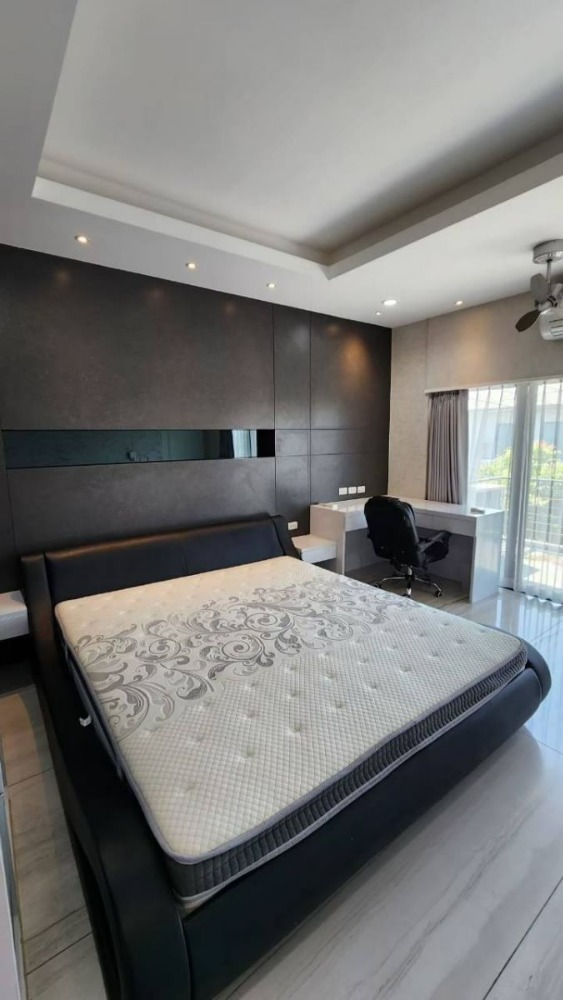 RH022923 Luxury single house for rent, modern 3 floors, Lumpini Suanluang Rama 9.