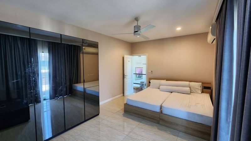 RH022923 Luxury single house for rent, modern 3 floors, Lumpini Suanluang Rama 9.