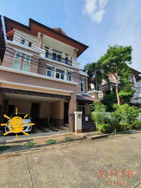 RH025723 ให้เช่าบ้านเดี่ยว 3 ชั้น Areeya Casa Ratchada ตกแต่งเรียบร้อย พร้อมเฟอร์นิเจอร์ครบ