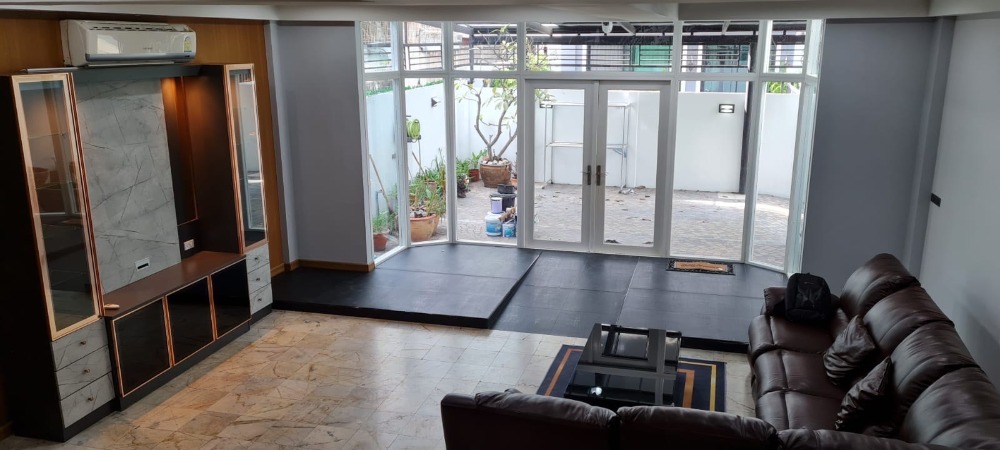 RH031023 House for Rent in Sukhumvit Near BTS Phra Khanong