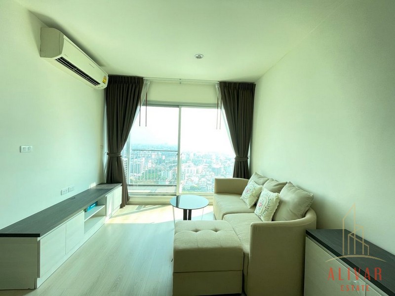 RC032223 Condo for rent Life Ratchadaphisek near MRT Huai Khwang