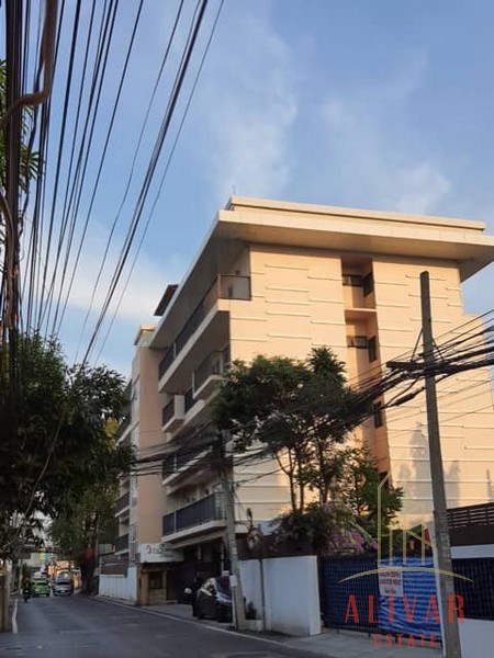 RB031723 5-storey commercial building for rent in Ekamai area, suitable for restaurants, shops, pubs, clinics, offices.