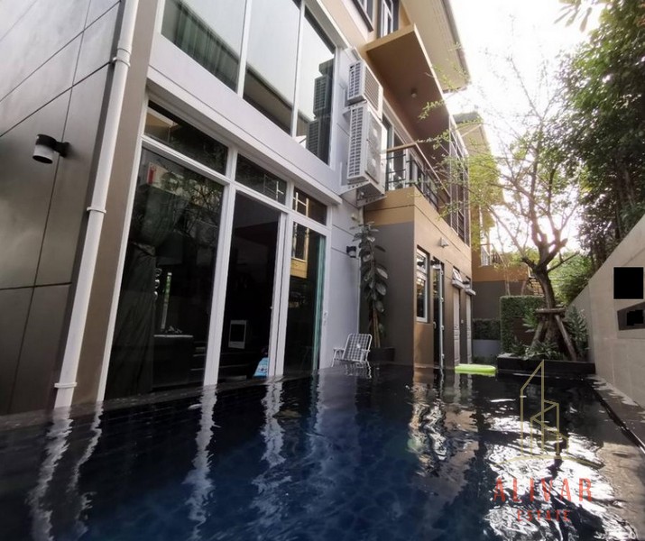 RH042623 3-storey Detached House in compound Ladprao-Ratchada