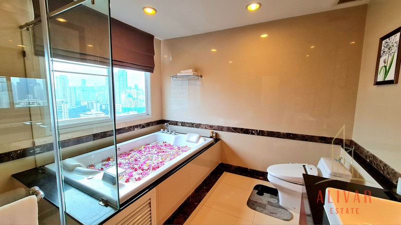 RC050323 Penthouse for Rent Piyathip Place Sukhumvit 39