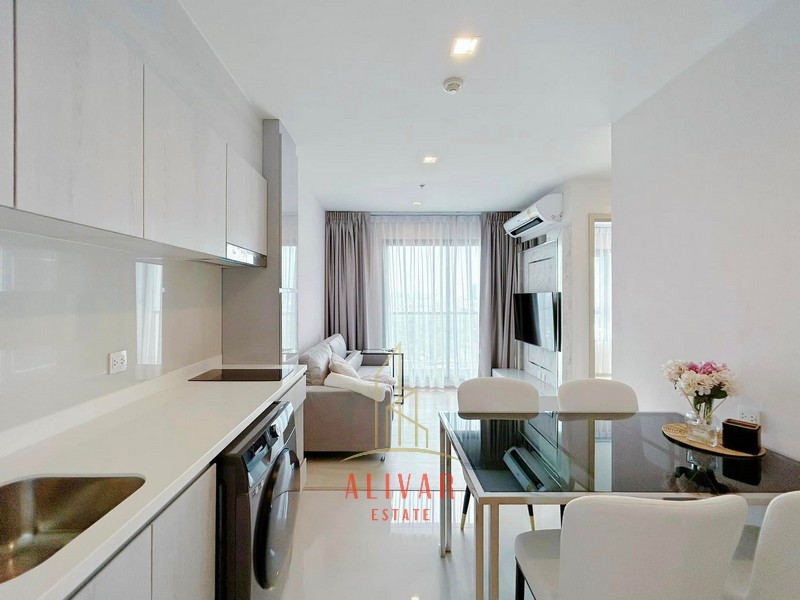 RC050723 Condo for rent, Life One Wireless, on Wireless Road, near Central Embassy and BTS Ploenchit.