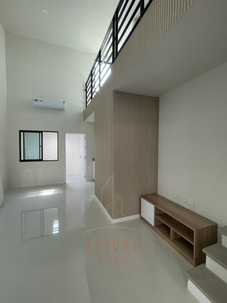 RH011724 ให้เช่าทาวน์โฮมใหม่ 3 ชั้น บ้านมุม Altitude Kraf Bangna ใกล้ MEGA บางนา