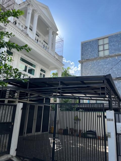 RH031023 House for Rent in Sukhumvit Near BTS Phra Khanong