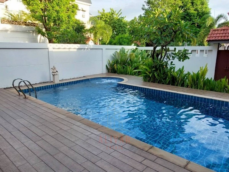 RH013424 Single house with private pool in Soi Soonvijai New Petchburi Road Near Bangkok Hospital