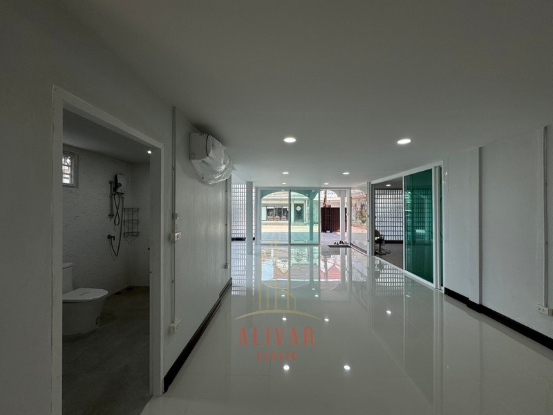 RB040224 ขาย/ให้เช่า บ้าน Townhome หมู่บ้านฉัตรเกล้าวิลล่า ซ.นวมินทร์ 153 สามารถทำเป็นออฟฟิศหรืออยู่อาศัยได้