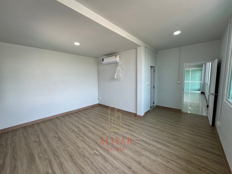 RB040224 ขาย/ให้เช่า บ้าน Townhome หมู่บ้านฉัตรเกล้าวิลล่า ซ.นวมินทร์ 153 สามารถทำเป็นออฟฟิศหรืออยู่อาศัยได้