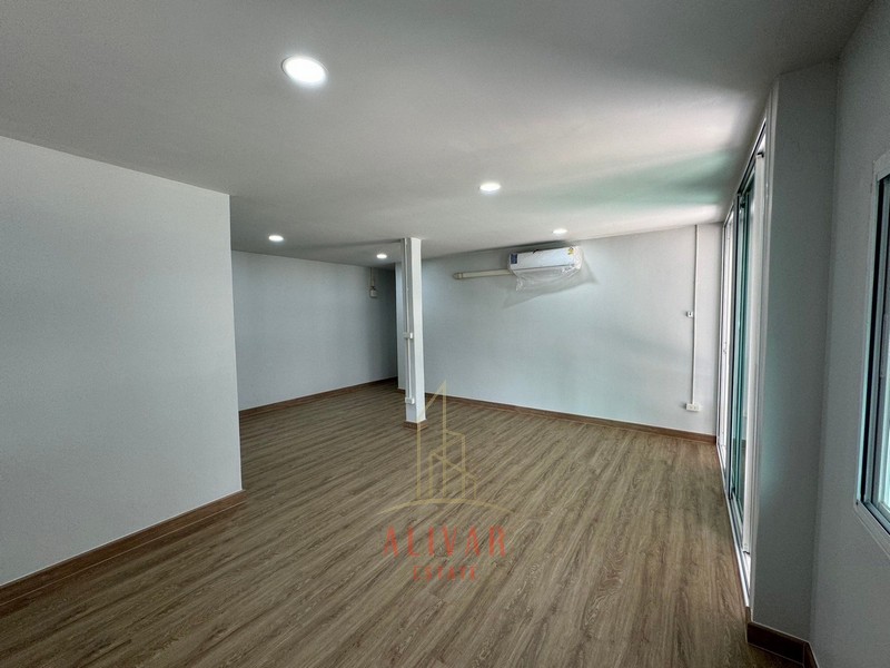 RB040224 ขาย/ให้เช่า บ้าน Townhome หมู่บ้านฉัตรเกล้าวิลล่า ซ.นวมินทร์ 153 สามารถทำเป็นออฟฟิศหรืออยู่อาศัยได้