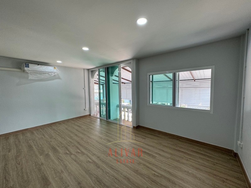 RB040224 ขาย/ให้เช่า บ้าน Townhome หมู่บ้านฉัตรเกล้าวิลล่า ซ.นวมินทร์ 153 สามารถทำเป็นออฟฟิศหรืออยู่อาศัยได้