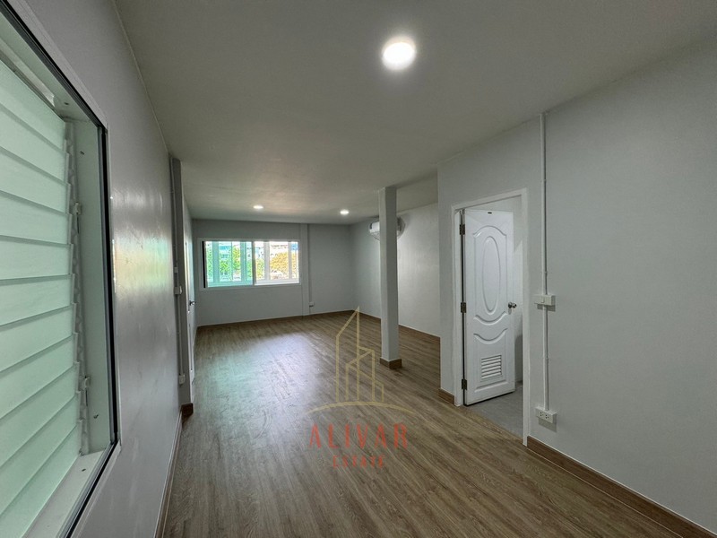 RB040224 ขาย/ให้เช่า บ้าน Townhome หมู่บ้านฉัตรเกล้าวิลล่า ซ.นวมินทร์ 153 สามารถทำเป็นออฟฟิศหรืออยู่อาศัยได้