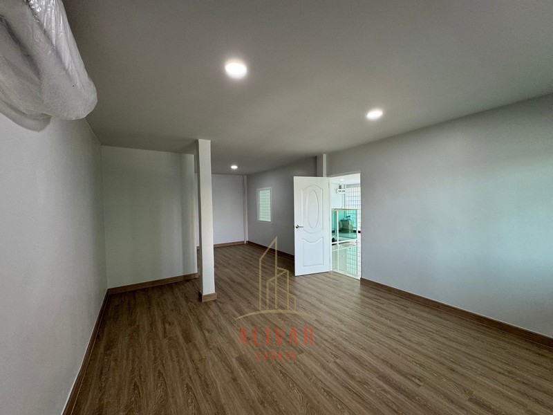 RB040224 ขาย/ให้เช่า บ้าน Townhome หมู่บ้านฉัตรเกล้าวิลล่า ซ.นวมินทร์ 153 สามารถทำเป็นออฟฟิศหรืออยู่อาศัยได้