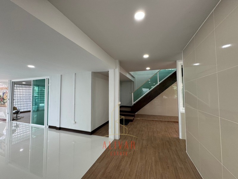 RB040224 ขาย/ให้เช่า บ้าน Townhome หมู่บ้านฉัตรเกล้าวิลล่า ซ.นวมินทร์ 153 สามารถทำเป็นออฟฟิศหรืออยู่อาศัยได้