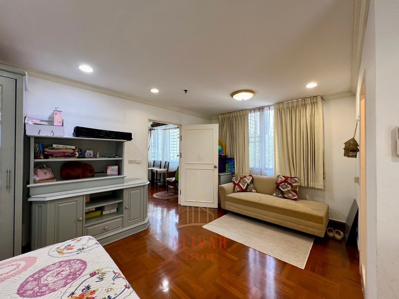 SC040624 Condo for sale Renovated Baan Prompong Sukhumvit 39 Large 3 Bedrooms