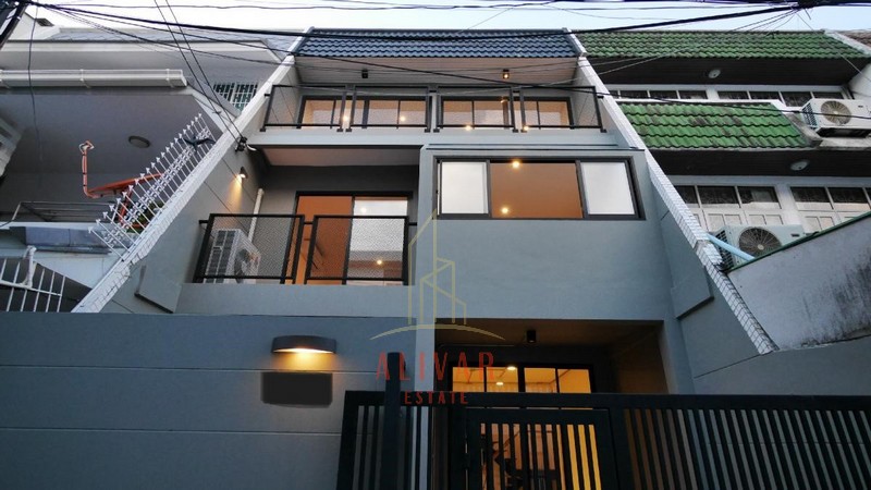 RH080224 ให้เช่า ทาวน์โฮม 3ชั้น Modern loft style ย่านเอกมัย