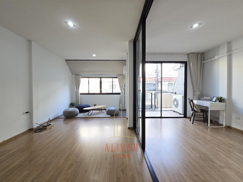 RH080224 ให้เช่า ทาวน์โฮม 3ชั้น Modern loft style ย่านเอกมัย