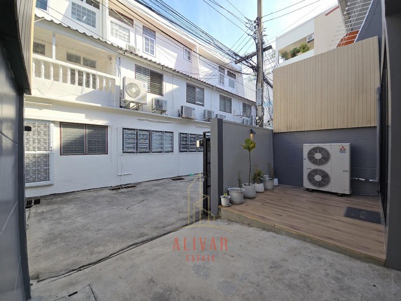 RH080224 ให้เช่า ทาวน์โฮม 3ชั้น Modern loft style ย่านเอกมัย