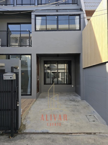 RH080224 ให้เช่า ทาวน์โฮม 3ชั้น Modern loft style ย่านเอกมัย