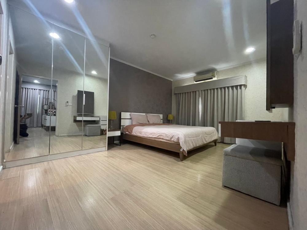 RC100324 ให้เช่าคอนโด Renova Residence Chidlom (2B2B city View near BTS Ploenchit Station)