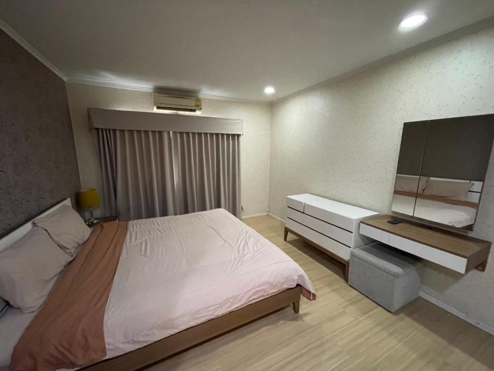 RC100324 ให้เช่าคอนโด Renova Residence Chidlom (2B2B city View near BTS Ploenchit Station)