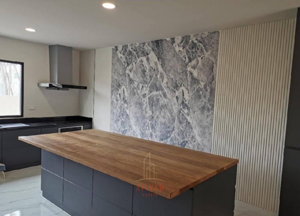 RH101424 ให้เช่า Townhome  Altitude Kraf Bangna ใกล้ MEGA บางนา (6bed 6bath)