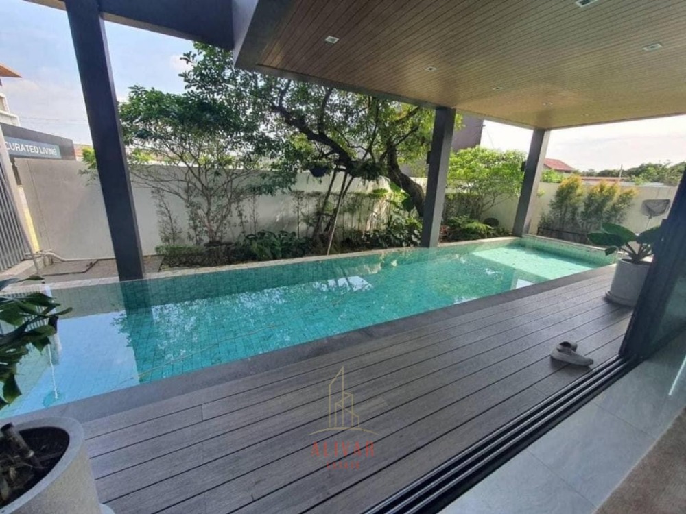 RH101524 Luxury Residence with Pool Villa for rent at Sukhumvit77