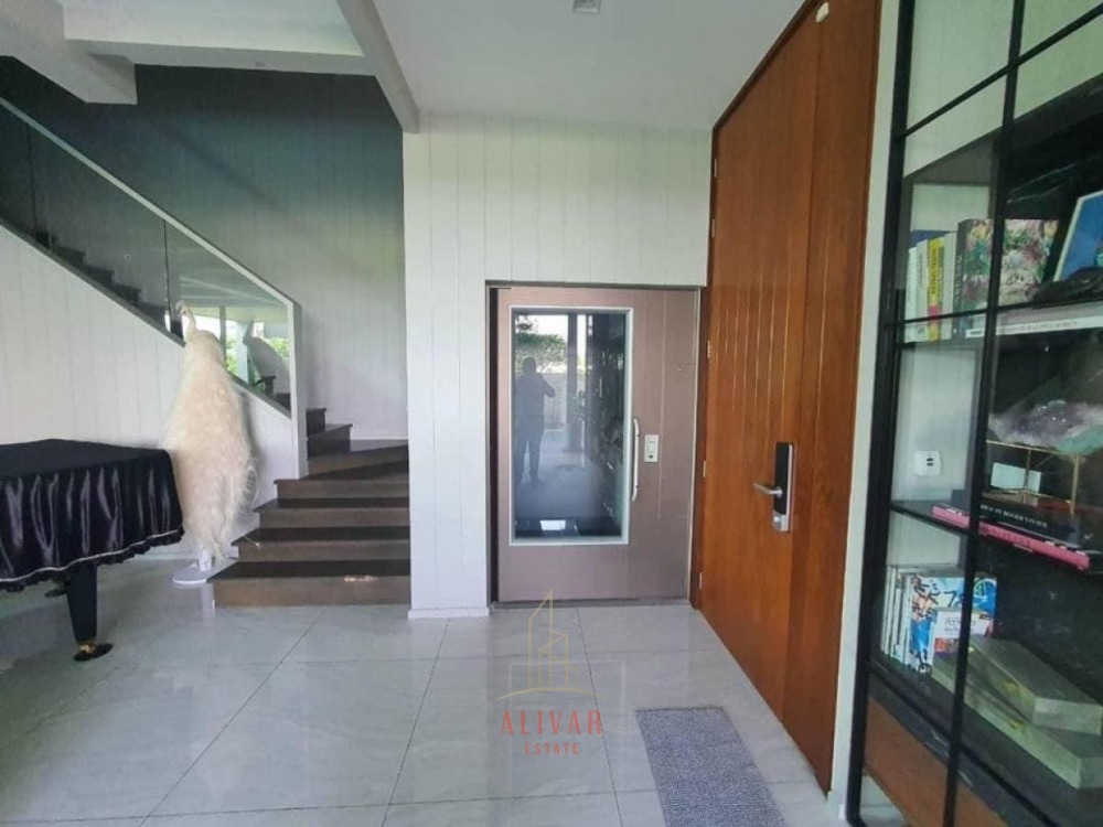 RH101524 Luxury Residence with Pool Villa for rent at Sukhumvit77