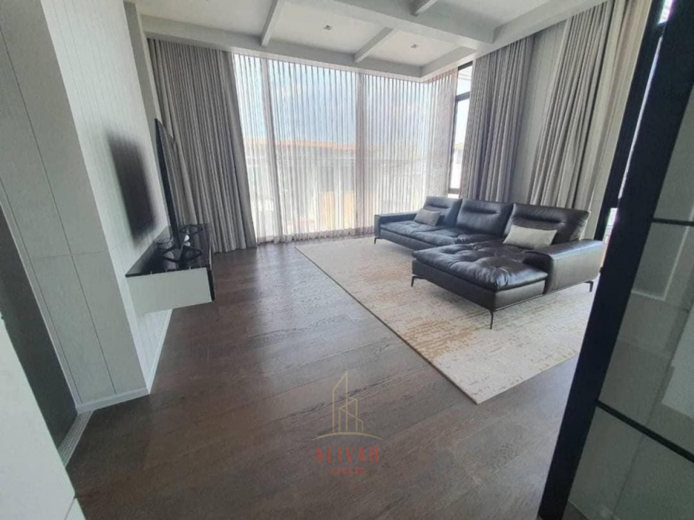 RH101524 Luxury Residence with Pool Villa for rent at Sukhumvit77