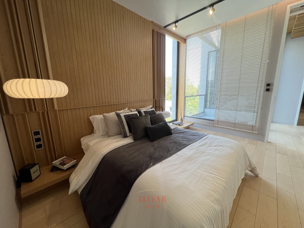 RH021125 ให้เช่า Luxury pool villa at Srinakarin (531 sq.m) private lift